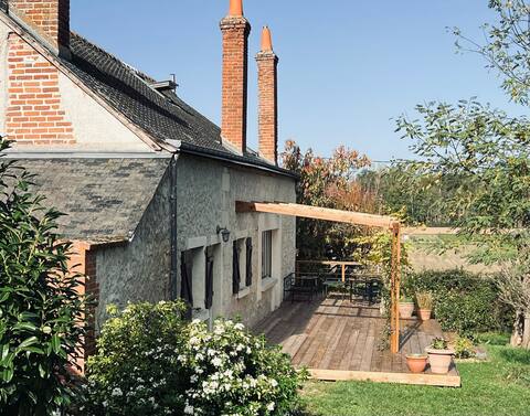Villa 16 pers on park 5000m2 on the banks of the Loire.