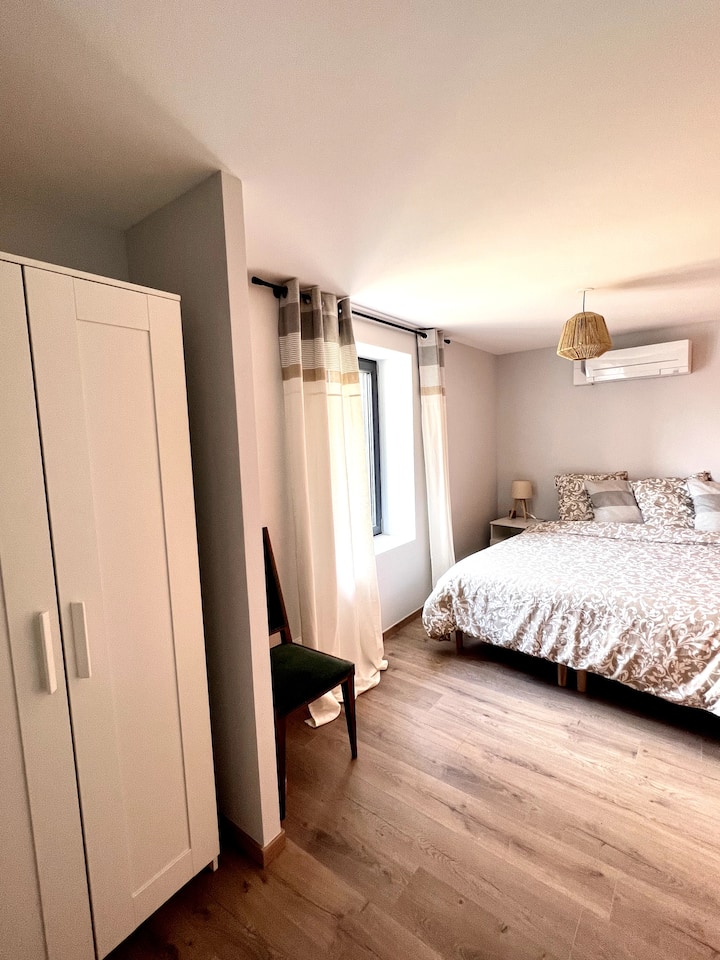 Habitación tranquila, con aire acondicionado , con vistas