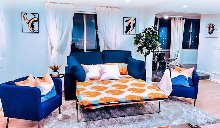 2 Suites Spacious Highrise Condo | Onsite Parking - Atlanta, GA