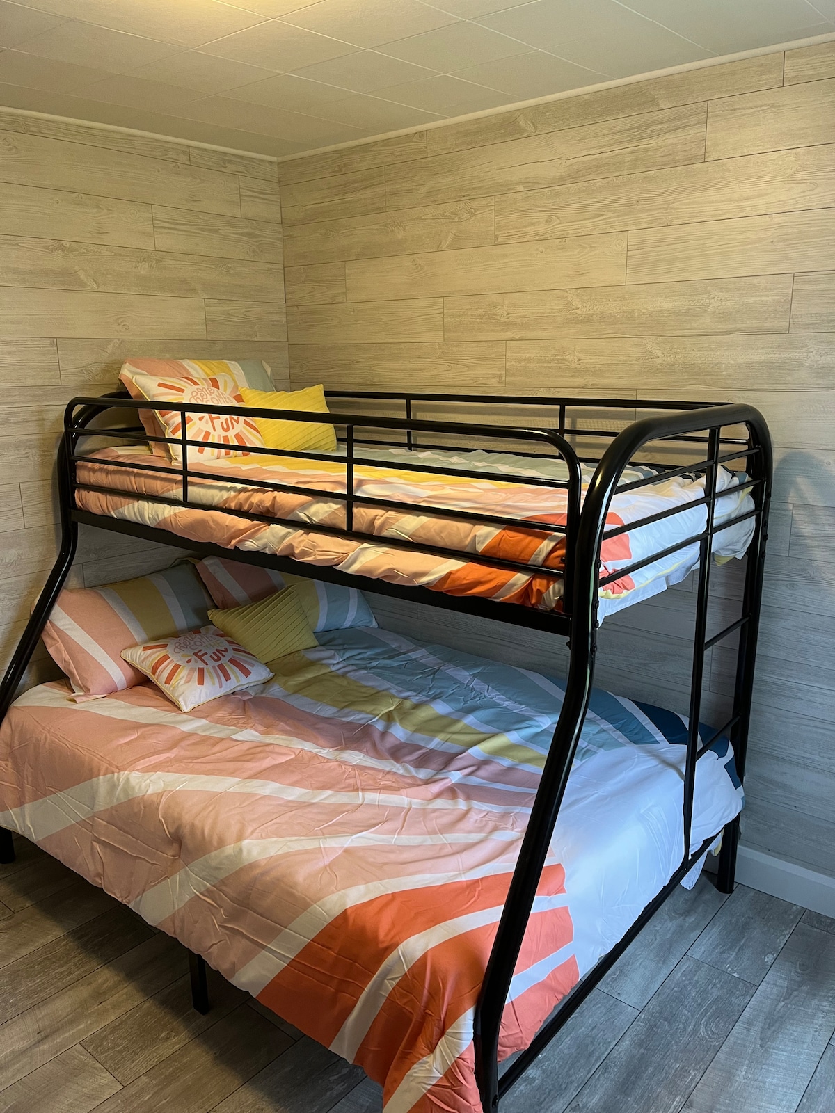 Dormitorio3 con litera doble e individual