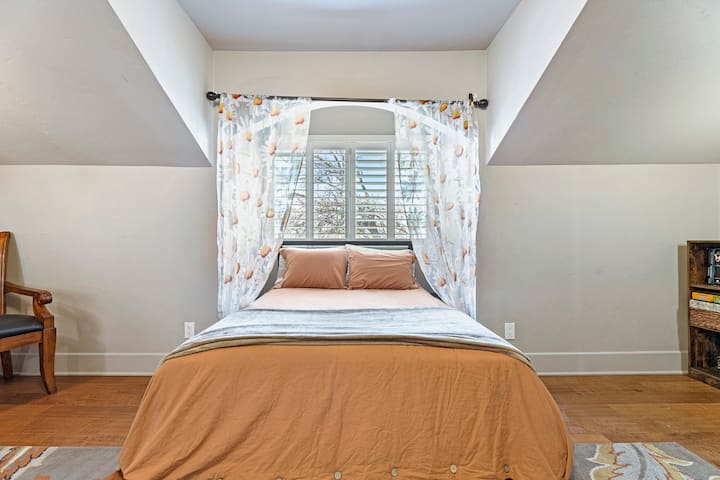 1200 sqft master suite upstairs with 2 queens and 1 king bed, attached bathroom, walk-in closet. This suite is always a hit with the kids as it has a second smart TV with Netflix access, along with board games and books. USB Ports in lamps.