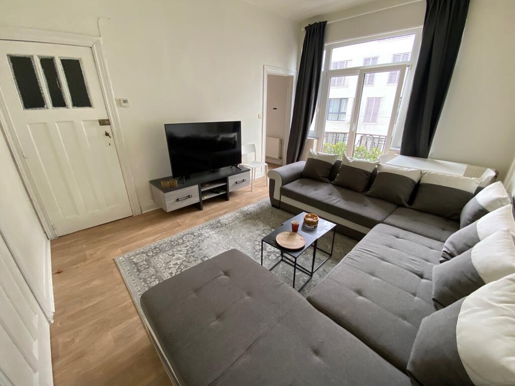 Popular Airbnb listing: Entire apartment with parking available in Molenbeek Saint Jean Sint Jans Molenbeek