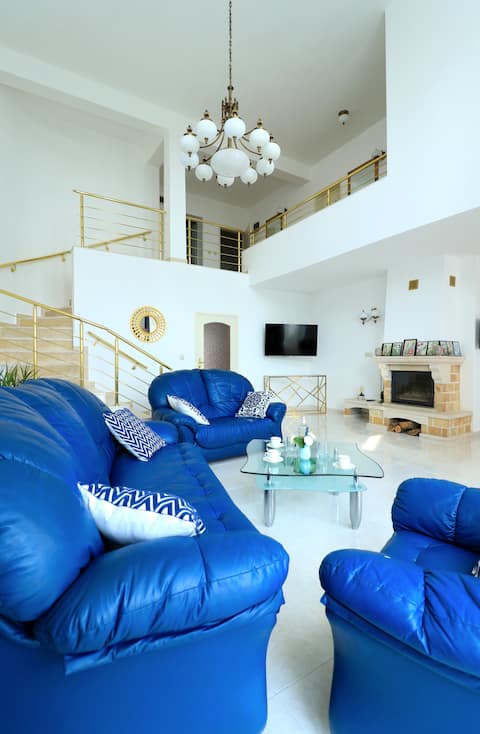 Popular Airbnb listing: Ravda Residence Vila Classic in Равда