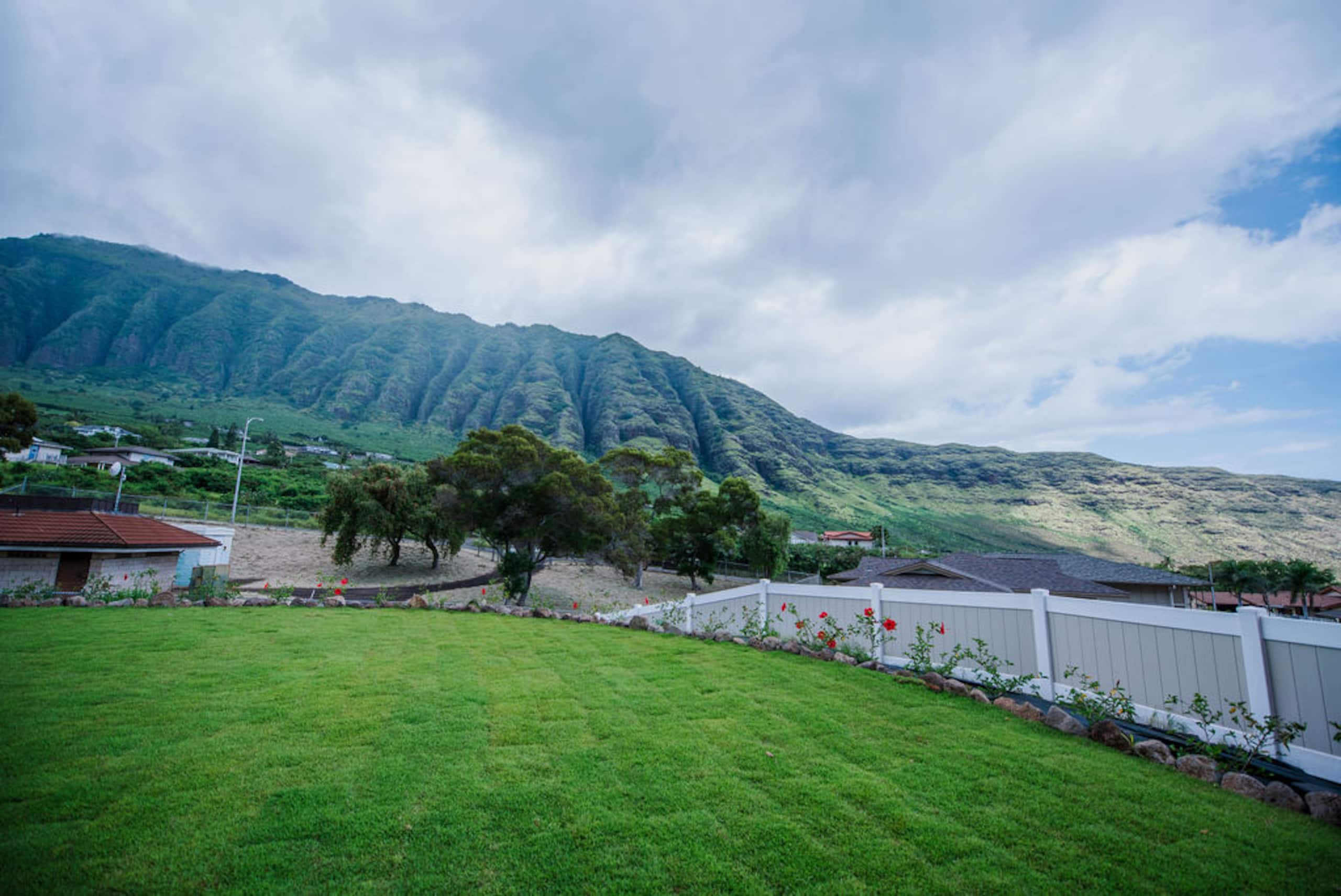 Home in Makaha Valley · ★4.98 · 4 bedrooms · 9 beds · 3.5 shared baths - Image 56