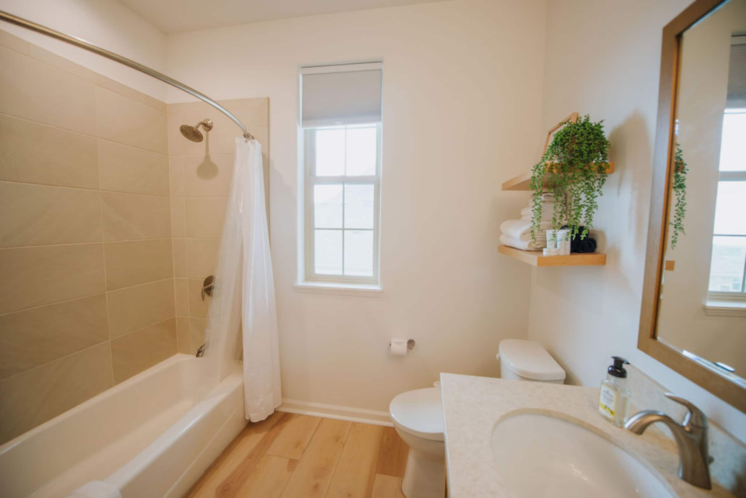 Home in Makaha Valley · ★4.98 · 4 bedrooms · 9 beds · 3.5 shared baths - Image 52