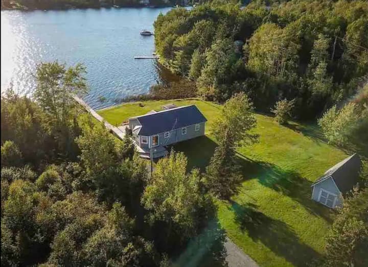Our Family Lake house Retreat Houses for Rent in Brookfield, Nova