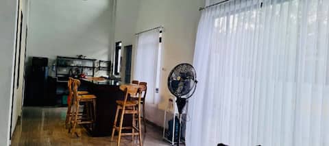Simple House 3BR, Wifi, TV,AC, Backyard&Rooftop