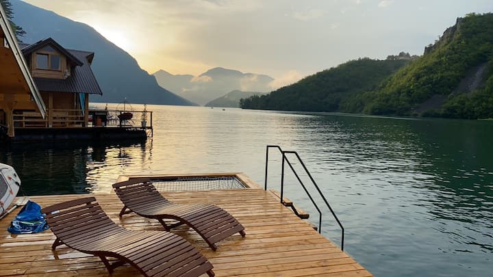 Kuca Plutajuca floating house