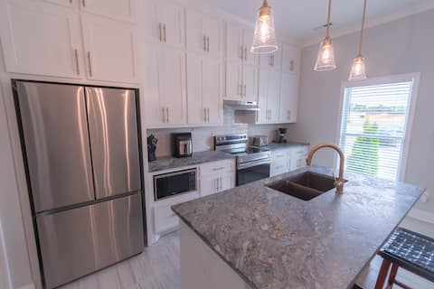 Popular Airbnb listing: The Taylor Suite D | King Bed | Near Redstone in Huntsville