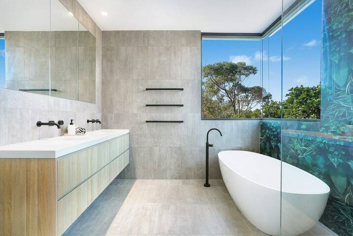 Ultimate Beach House with Resort Style Pool gallery image 3