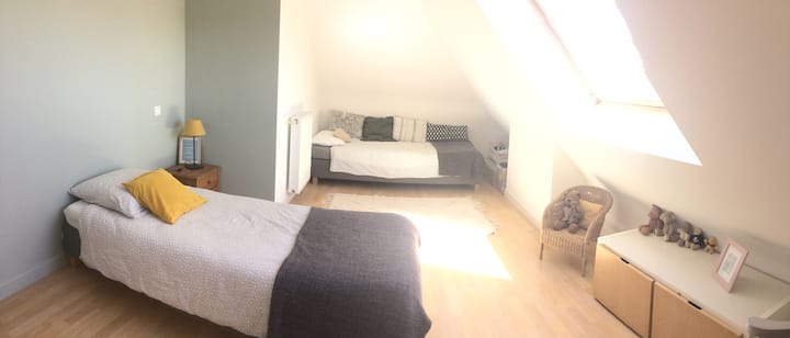 East /South Room 
Mogelijkheid om bedden in één te moduleren 