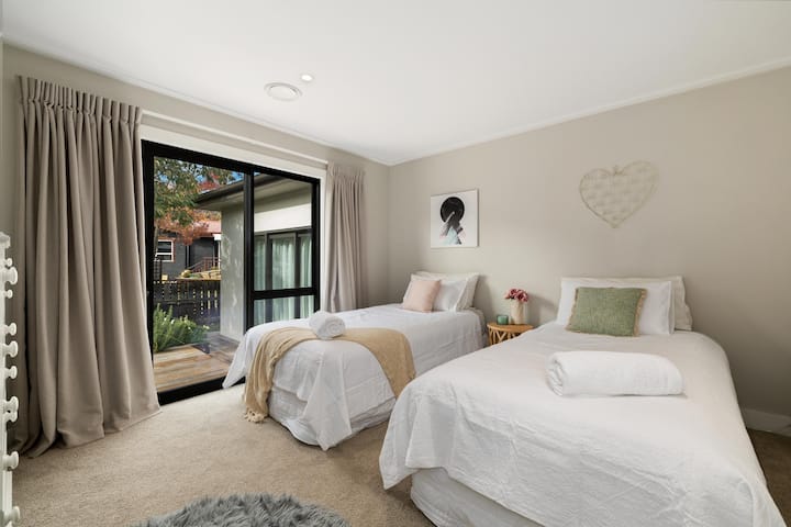 ห้องนอน 3 - เตียงเดี่ยวคิงไซส์