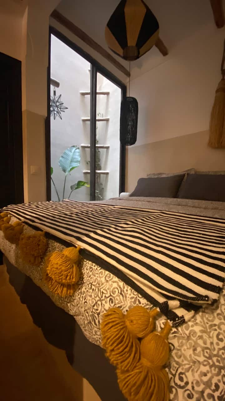 Room on the ground floor of the riad, bed 160 X 200 with its wooded space.
