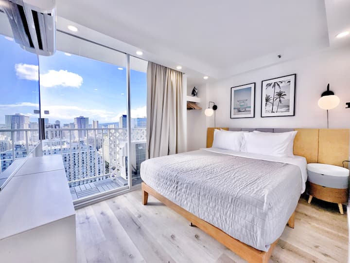 Спалня 1 - двойна стая с 65 - инчов 4K телевизор и климатик. 