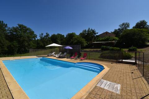 Charming home - garden, sauna and private pool.
