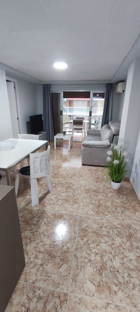 Successful Airbnb property: Apartment on the beach in Cullera, S Antonio area in Cullera