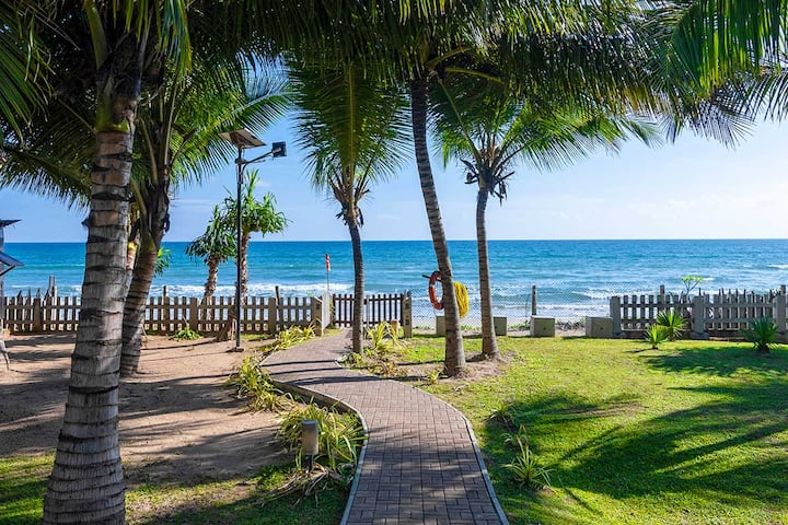 Blue Sails Nilaveli《 Beach, Pool, Kitchen & Grdn 》