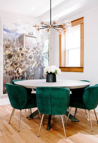 Designer Home w/ Hot Tub perfect for every Season! gallery image 3