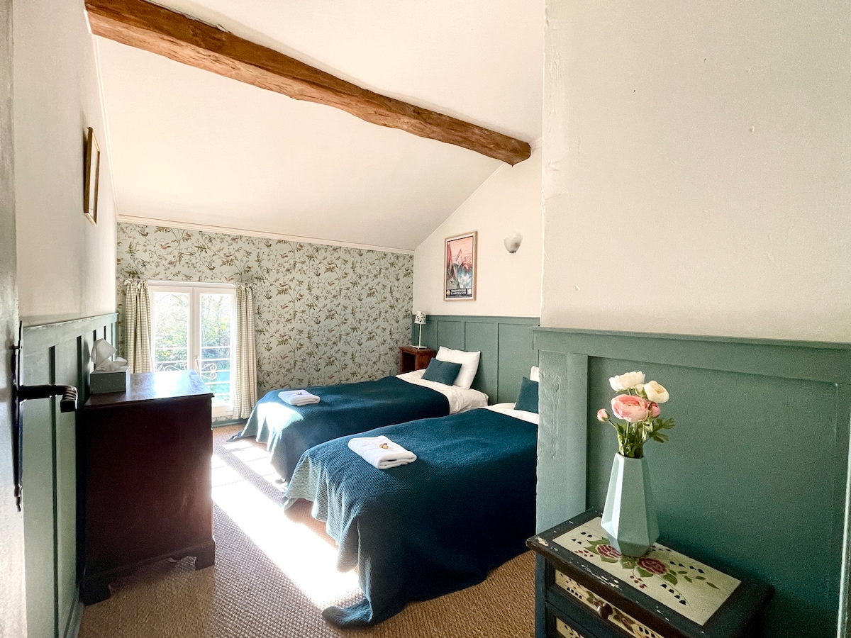 Dhoma e gjelbër Reverend: 2 krevate tek 90x200 ose 1 krevat dopio 180x200