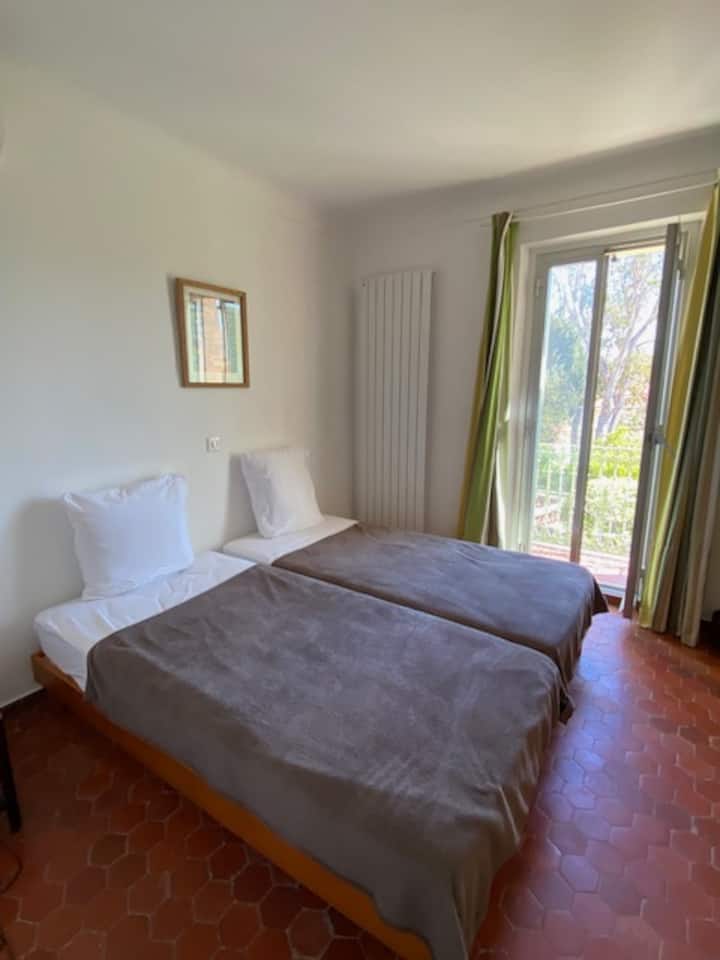 غرفة النوم 2