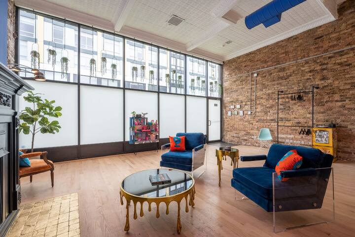 Neon Dream in River West! gallery image 4