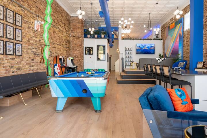 Neon Dream in River West! gallery image 2