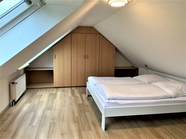 Spálňa s dostatočným úložným priestorom