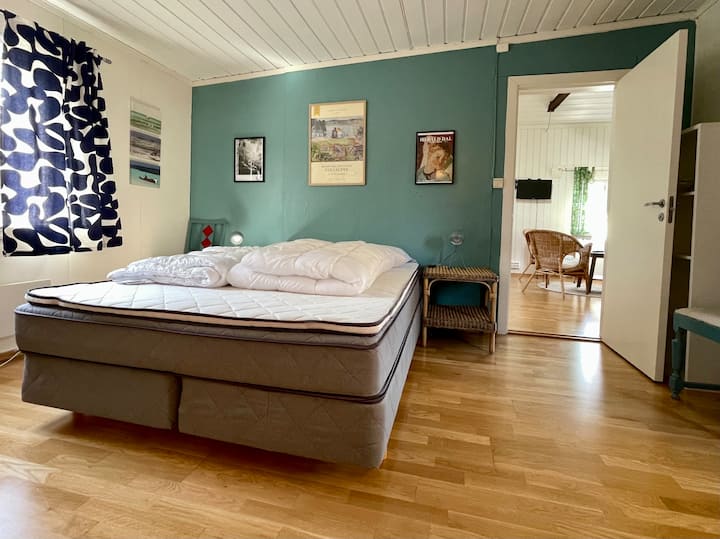 Spálňa s manželskou posteľou.