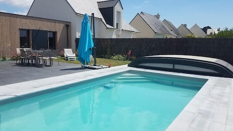 House with pool near the beach