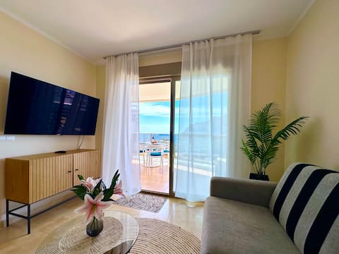 Top Airbnb: Clubrent - Esmeralda Suites, 21st floor, sea view in Calp