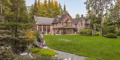 Forest Escape: Luxury Retreat for Large Groups