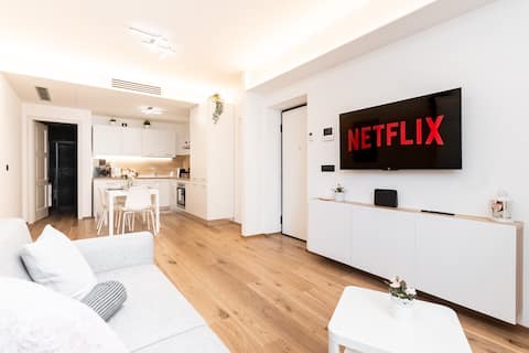 Top performing Airbnb: [50 meters from the sea] Historic Center in Varazze