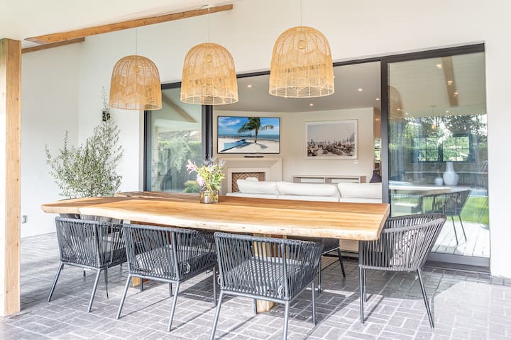 Modern Oasis on the Golf Course gallery image 2