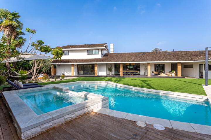 Modern Oasis on the Golf Course gallery image 5