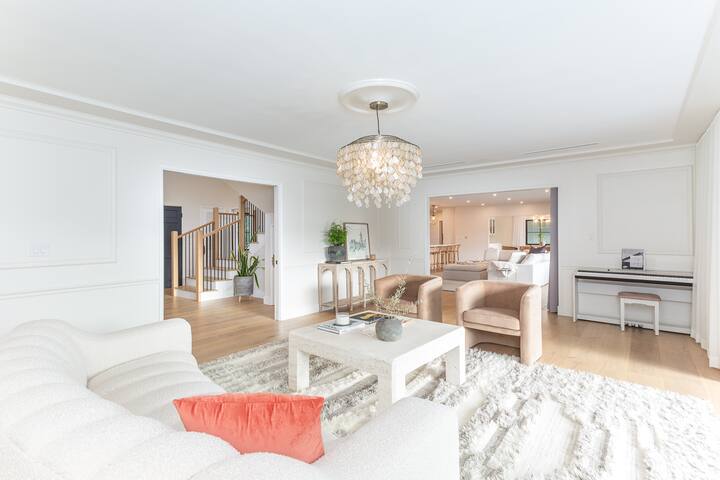 Modern Oasis on the Golf Course gallery image 4