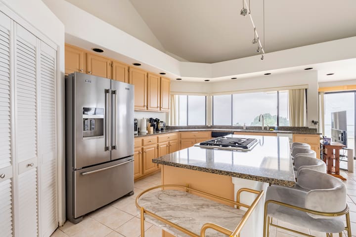 Oceanview Luxury Estate Pool & Spa large group gallery image 4