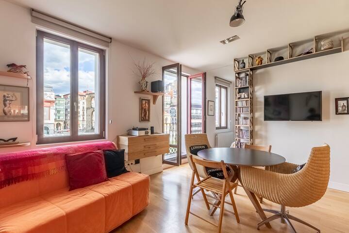 Central spot with River View