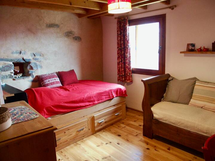 dormitorio 2 con una cama de 190/120 y una cama  de 190/90 
(1 edredón140/200 + 1 edredón 200/200)