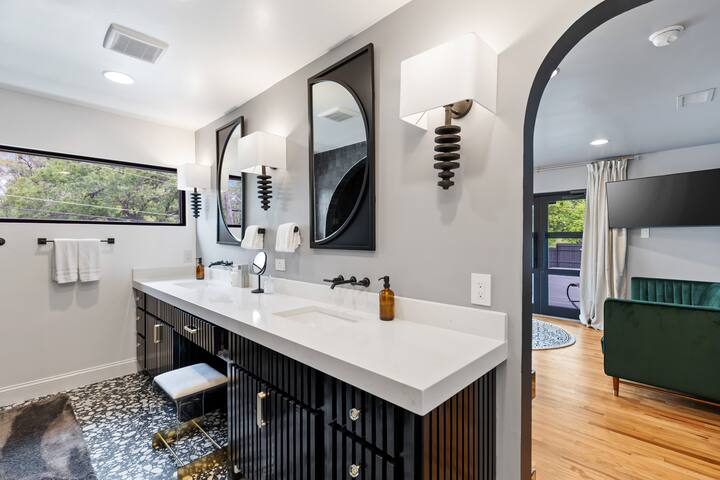 Direct Access to Park-Lake-Pool gallery image 4