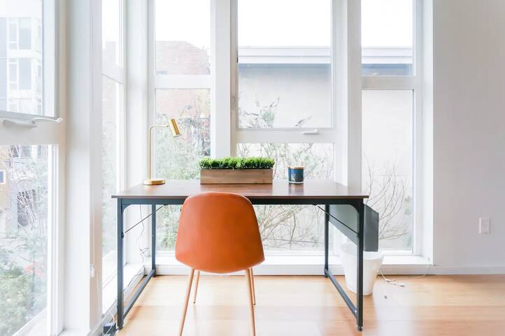 Spacious 3BR Capitol Hill Loft | Walk to Downtown gallery image 3