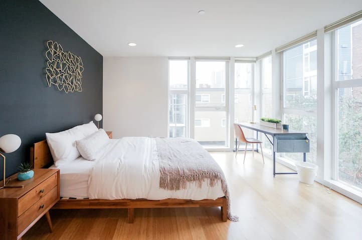 Spacious 3BR Capitol Hill Loft | Walk to Downtown gallery image 2