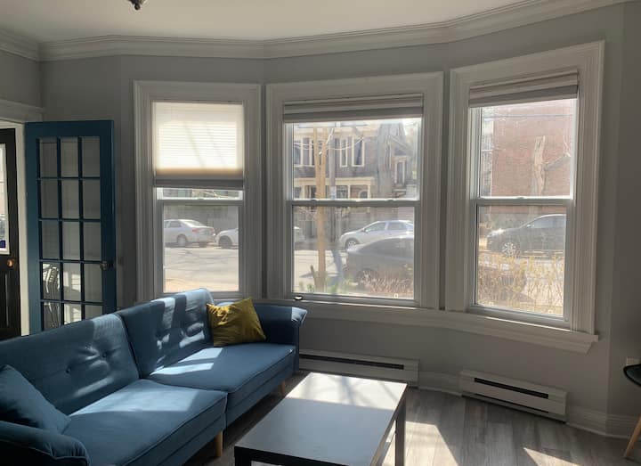 ideal-location-lg-2-bedroom-apt-w-free-parking-apartments-for-rent