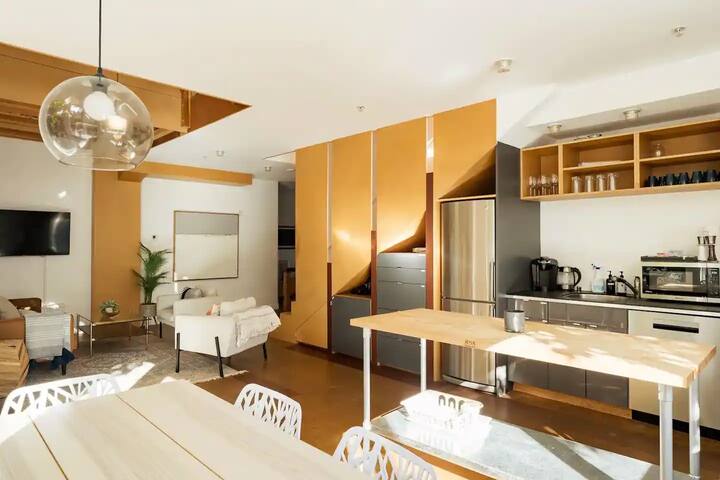 Stylish Seattle Eco Loft | 5BR + City Views gallery image 3