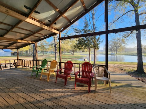 Bunkhouse on 18 acres with pool and pond