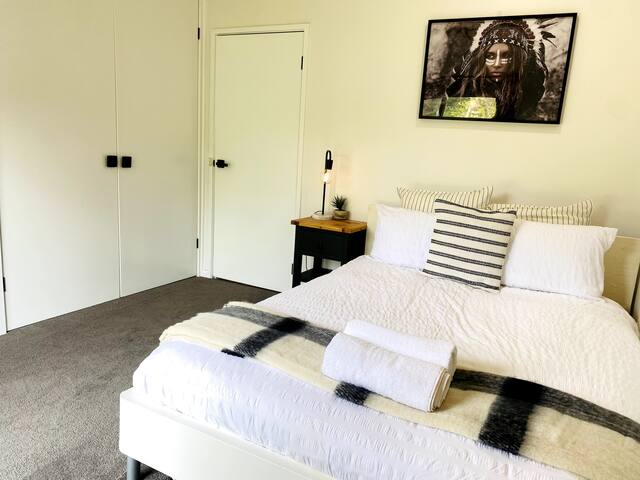 Acerage Estate, Large Groups, River Access + Pets gallery image 5