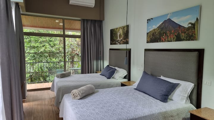 Secondary bedroom. 2 queen beds