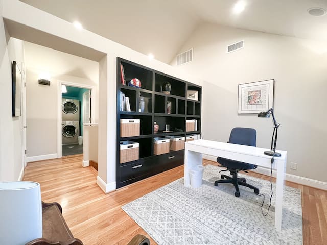 -Modern 3BR Home & Glamorous 2BR Glass Cottage gallery image 3