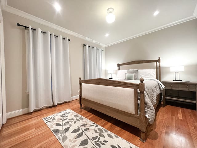 -Modern 3BR Home & Glamorous 2BR Glass Cottage gallery image 4