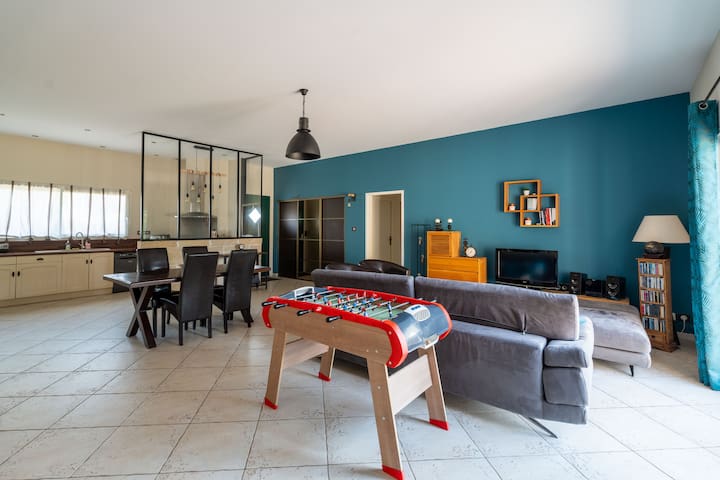 Holiday HOUSE with garden and swimming pool gallery image 4