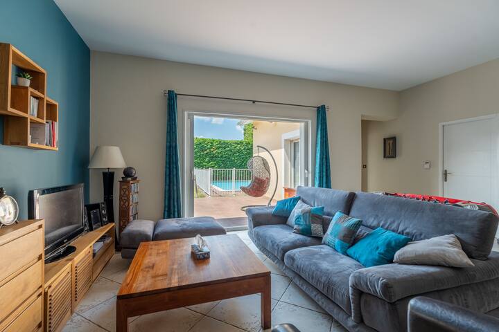 Holiday HOUSE with garden and swimming pool gallery image 5